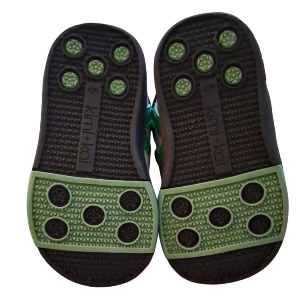 Mimi+Kai Gray and Green Baby Walkers Sz 5
